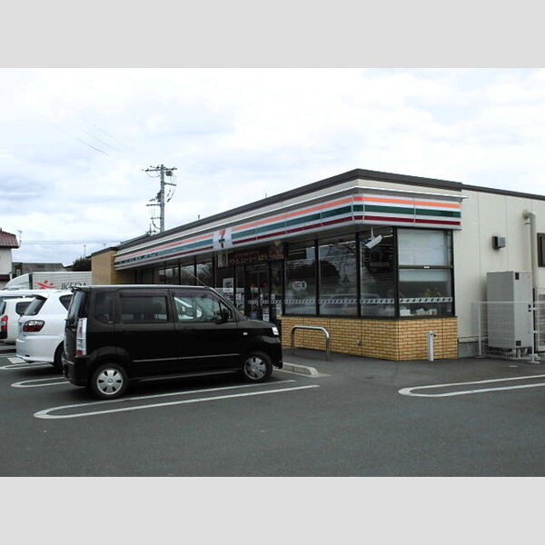 現地周辺 (セブンイレブン伊与久北店)