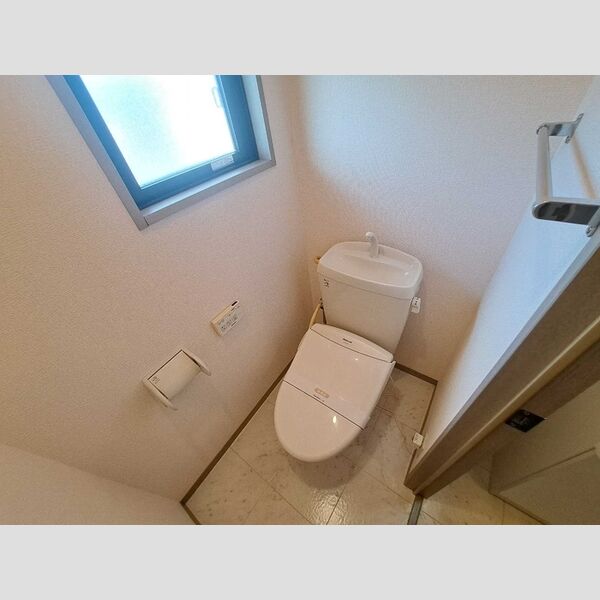 トイレ (温水洗浄便座付きトイレ)