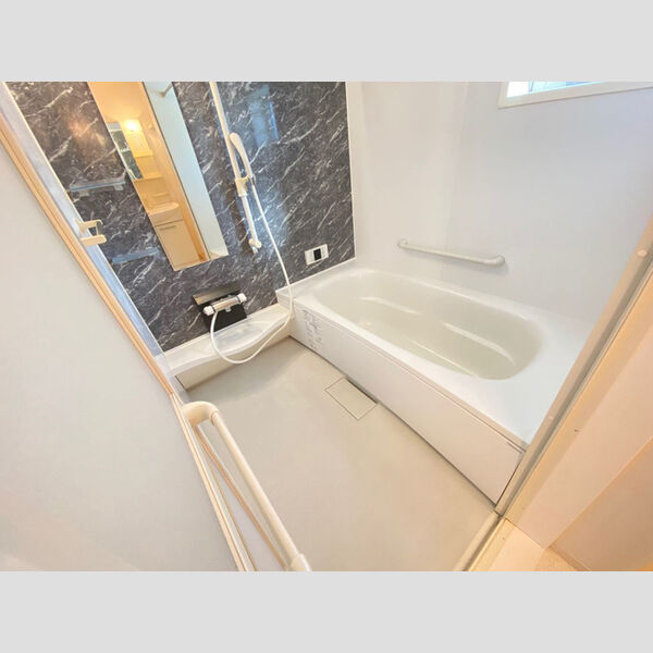 バス (浴室換気乾燥機付き一坪タイプの浴槽です。)
