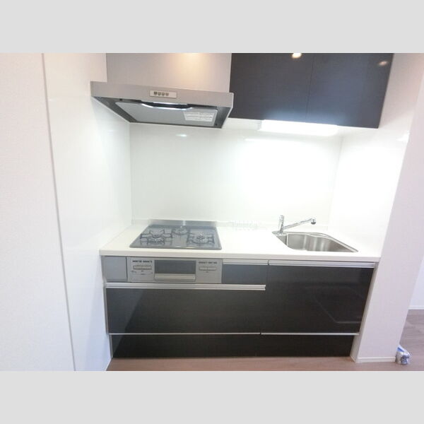 キッチン (3口コンロ付きシステムキッチンです。)