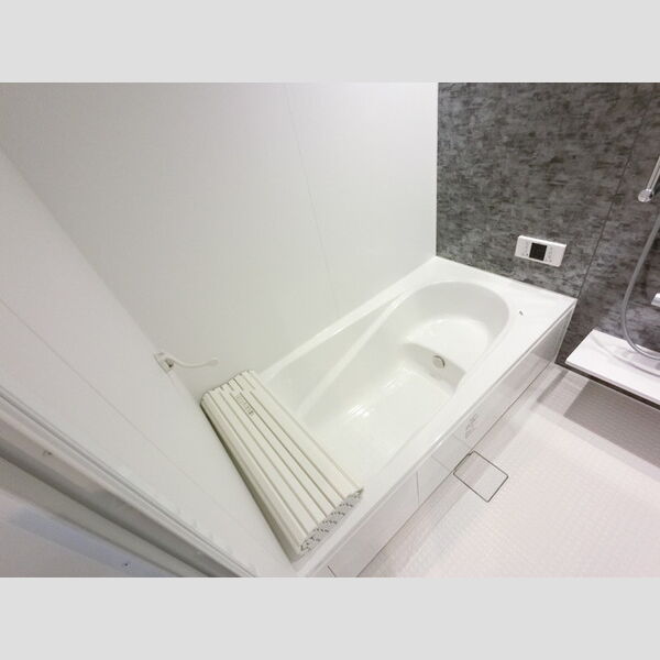 バス (浴室換気乾燥機付き一坪タイプの浴槽です。)