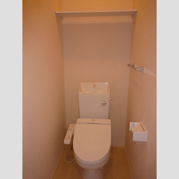 トイレ (温水洗浄暖房便座で快適です。)