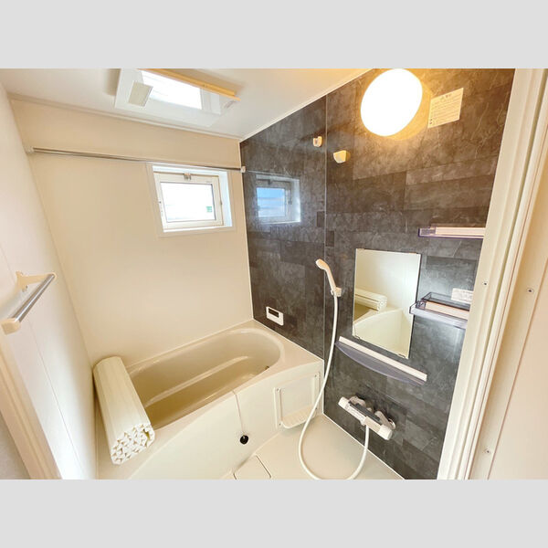バス (浴室換気乾燥機付きの浴槽です。)