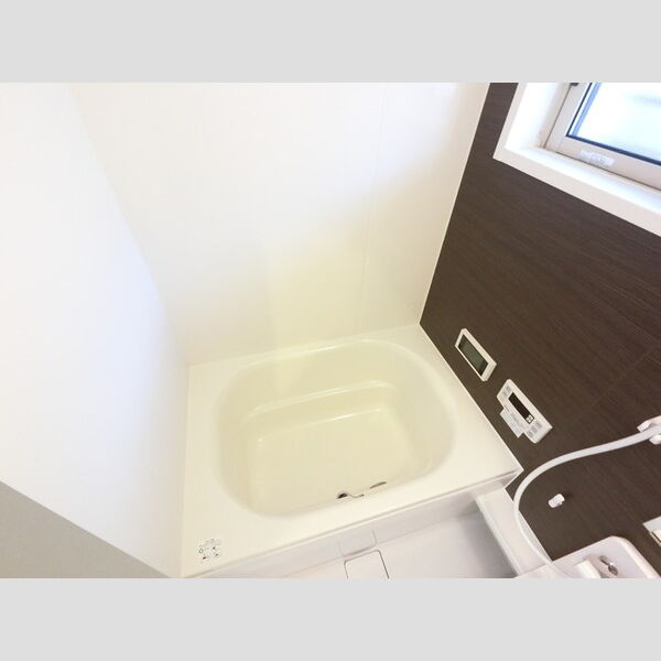 バス (浴室換気乾燥機付きの浴槽です。)