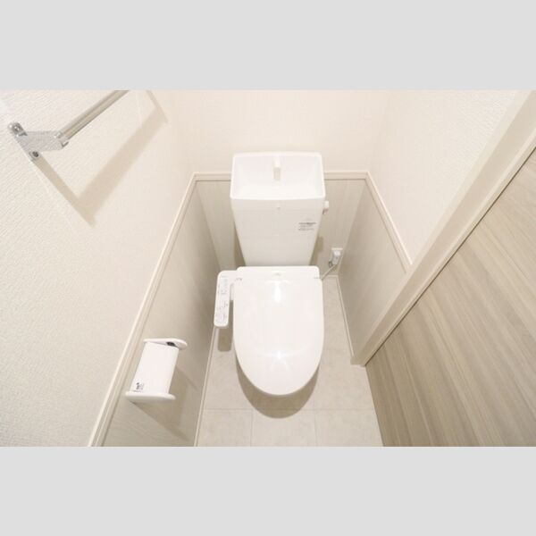 トイレ (温水洗浄暖房便座)