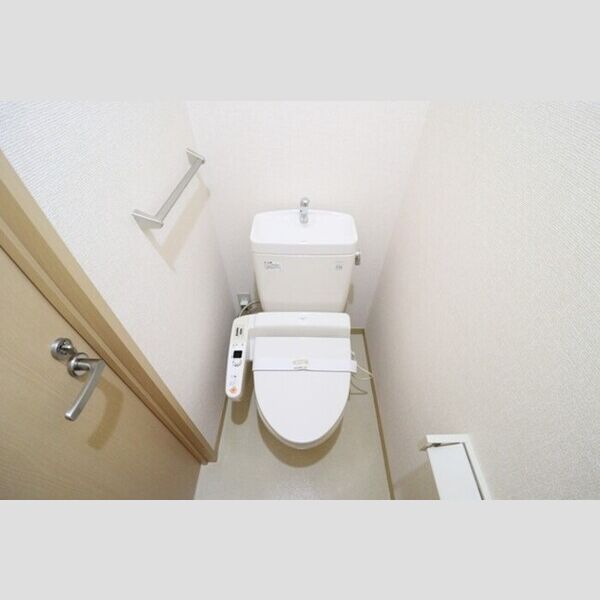 トイレ (温水洗浄暖房便座)