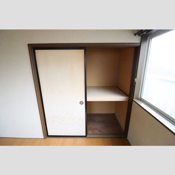収納 (押入)