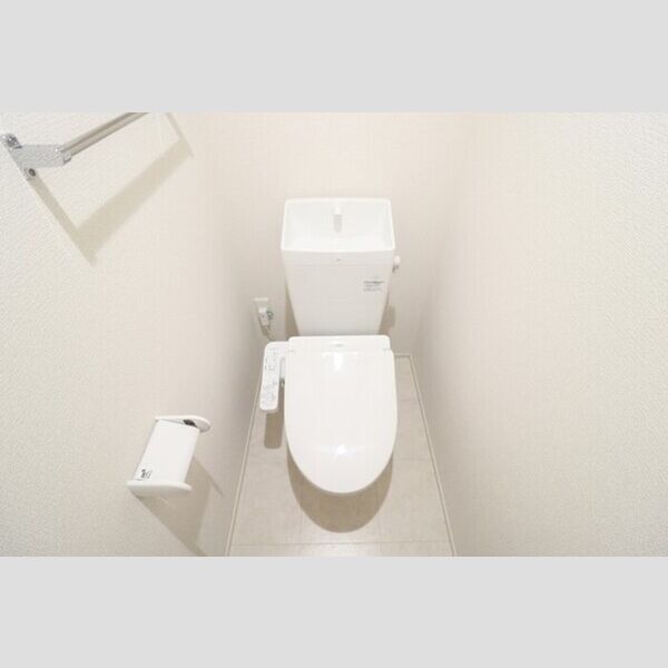 トイレ (温水洗浄暖房便座)