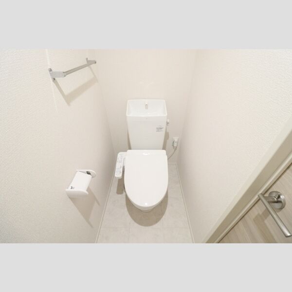トイレ (温水洗浄暖房便座)