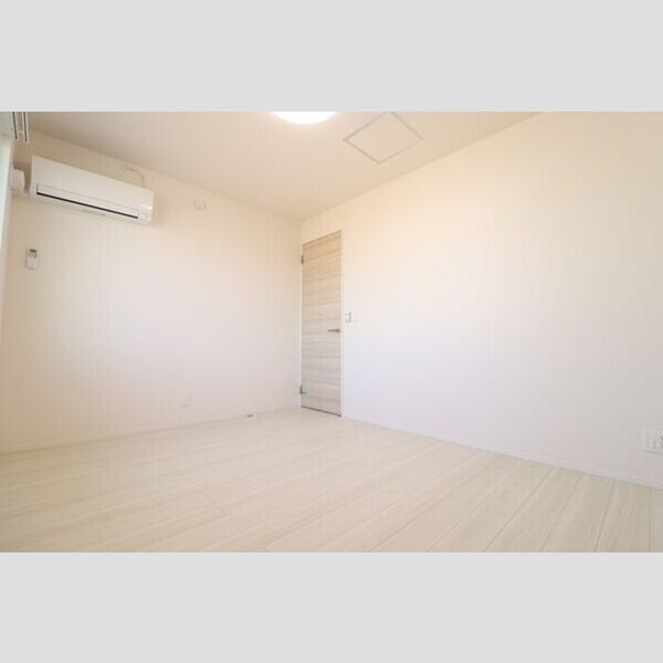 その他 (北側洋室)