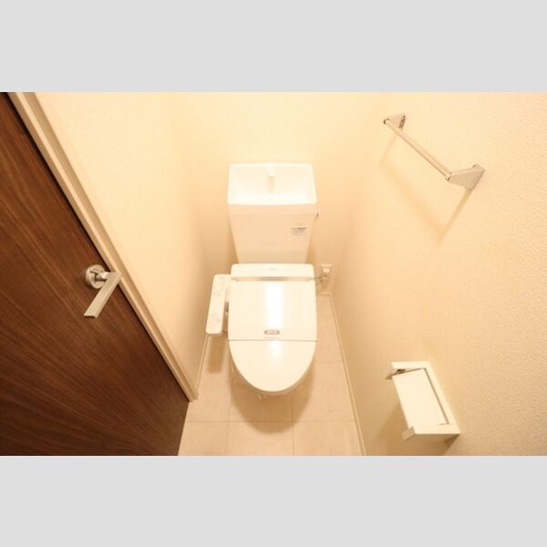 トイレ (温水洗浄暖房便座)