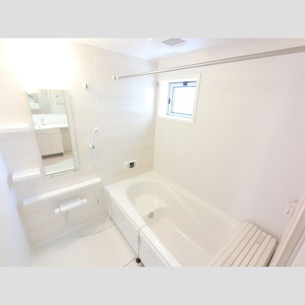 バス (浴室換気乾燥機付き一坪タイプの浴槽です。)