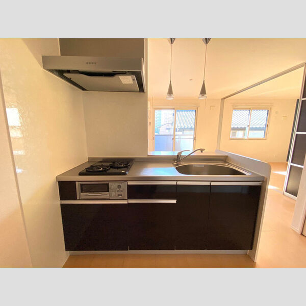 キッチン (2口コンロ付きシステムキッチンです。)