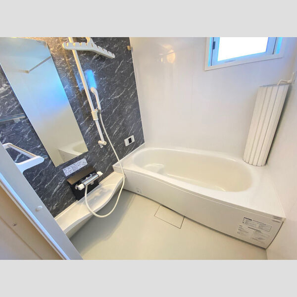 バス (浴室換気乾燥機付き一坪タイプの浴槽です。)