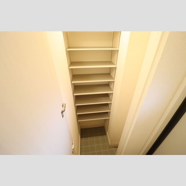 玄関 (シューズクローク)