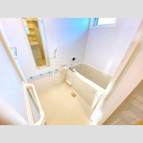 バス (浴室換気乾燥機付きの浴槽です。)