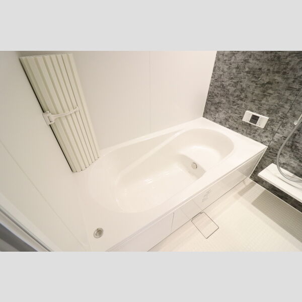 バス (浴室換気乾燥機付き一坪タイプの浴槽です。)