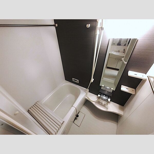 バス (浴室換気乾燥機付きの浴槽です。)