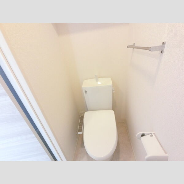 トイレ (温水洗浄便座付きトイレ)