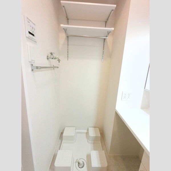その他 (室内洗濯機置き場)