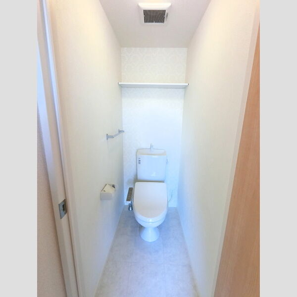 トイレ (温水洗浄暖房便座です。)