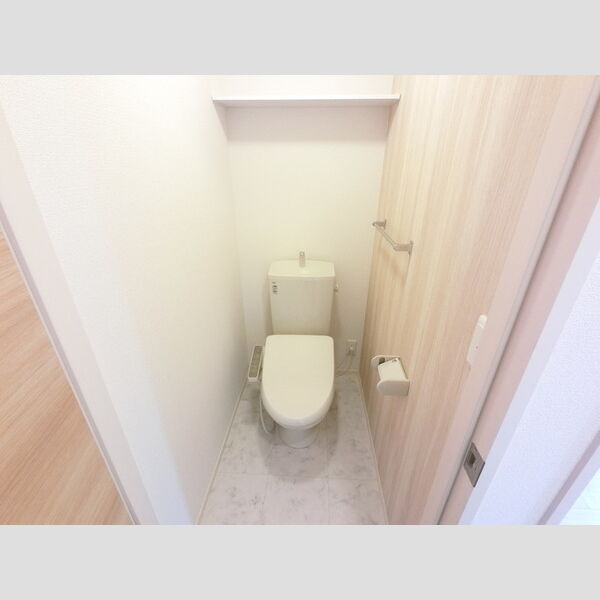 トイレ (トイレ)