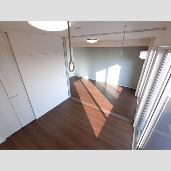 その他 (洋室とリビング)