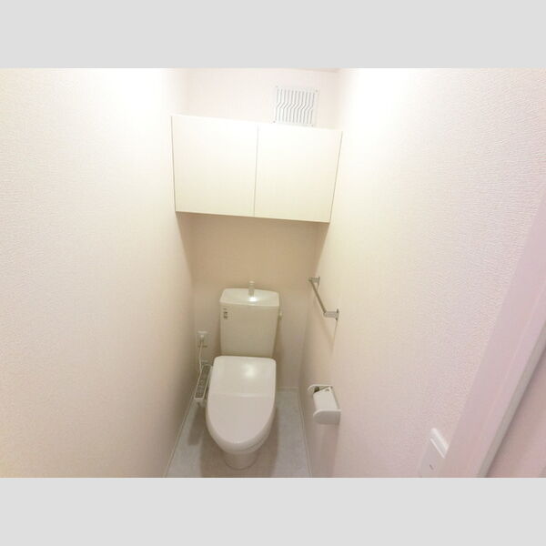 トイレ (温水洗浄便座付きトイレです。)