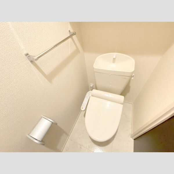 トイレ (トイレ)