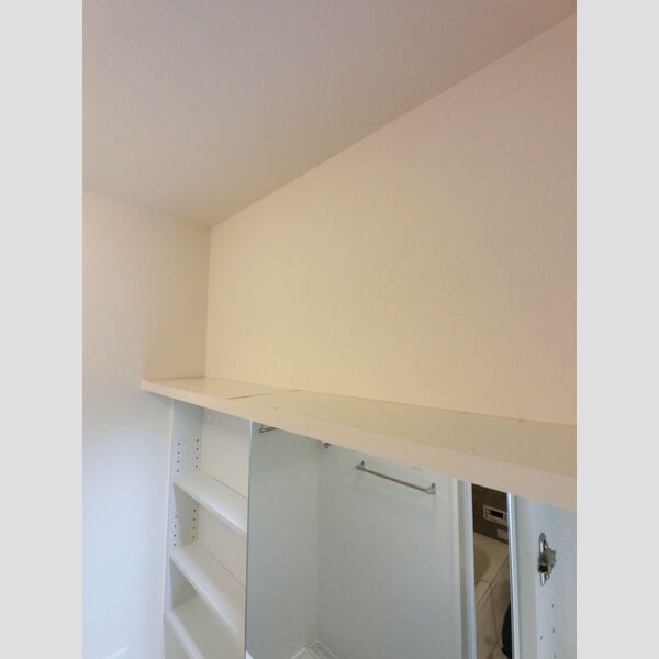 洗面所 (洗面所上部収納)