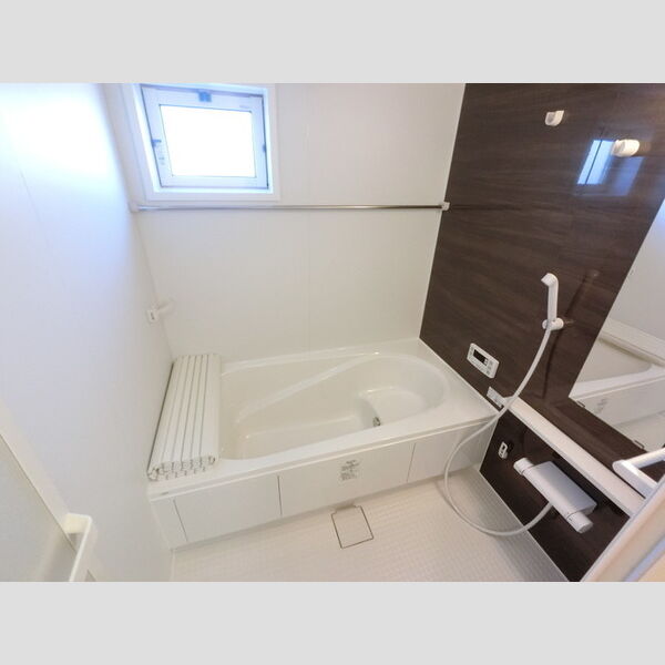 バス (浴室換気乾燥機付き一坪タイプの浴槽です。)