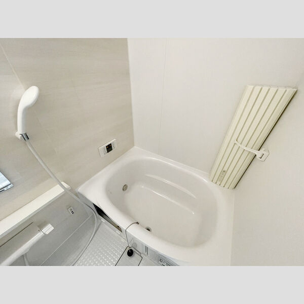 バス (浴室換気乾燥機付きの浴槽です。)