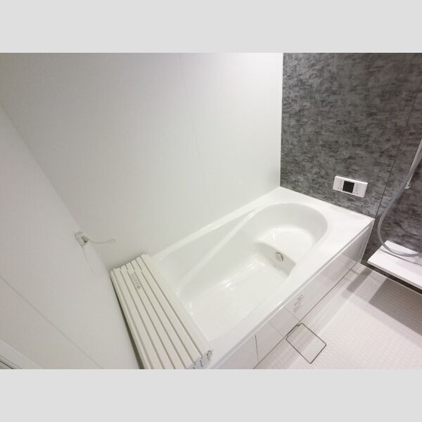 バス (浴室換気乾燥機付き一坪タイプの浴槽です。)