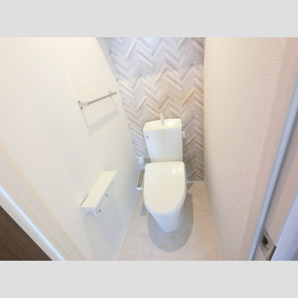 トイレ (温水洗浄便座付きトイレ)