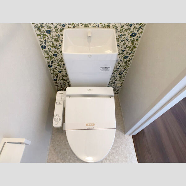 トイレ (温水洗浄便座付きトイレです。)