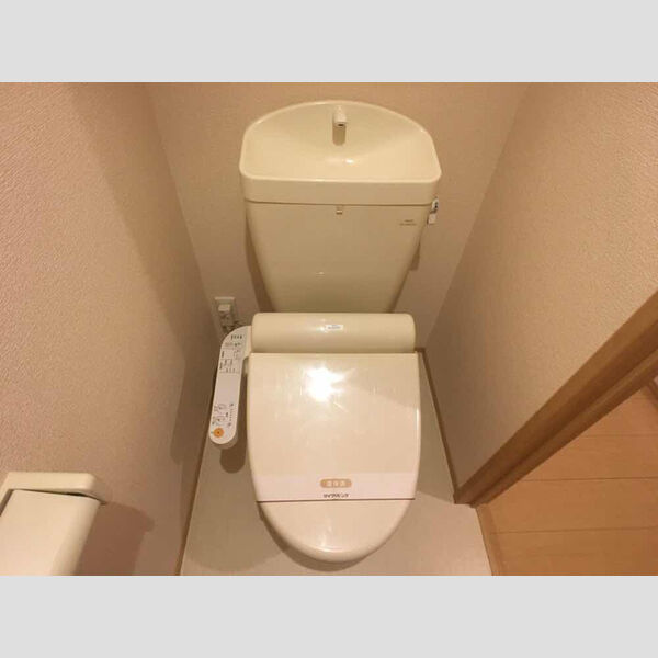 トイレ (温水洗浄便座付きトイレです。)