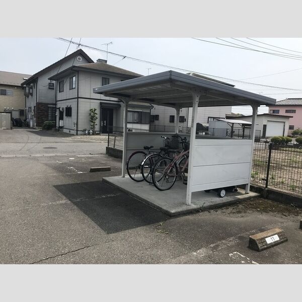 現地周辺 (駐輪場)