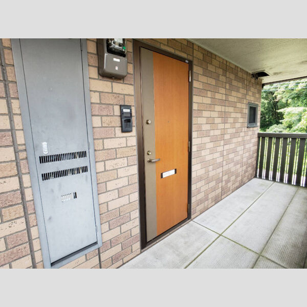 現地周辺 (玄関前)