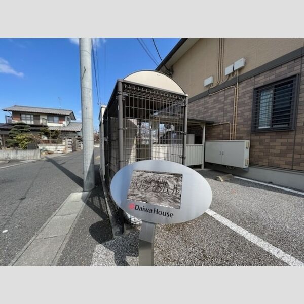 現地周辺 (敷地内アパート専用ゴミステーション)