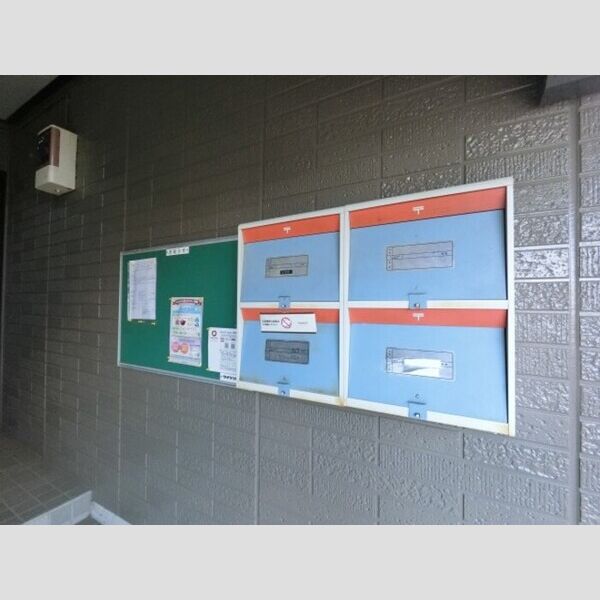 現地周辺 (集合ポストと掲示板)