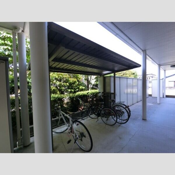 現地周辺 (駐輪場)