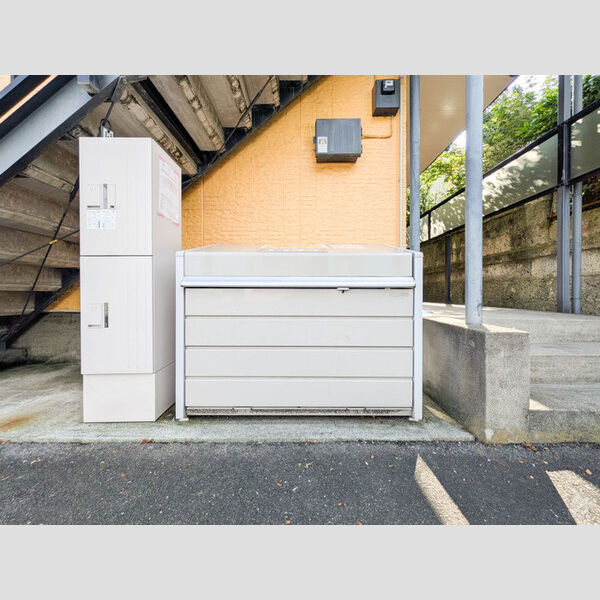 現地周辺 (ゴミ置場)