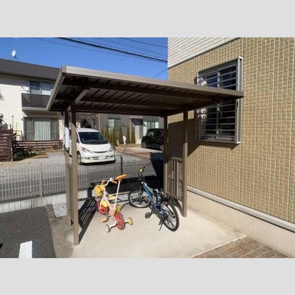 現地周辺 (駐輪場)