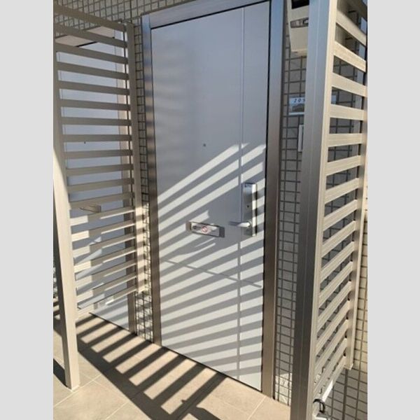 現地周辺 (玄関前)