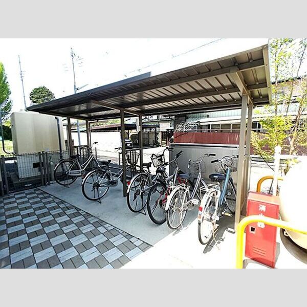 現地周辺 (駐輪場)