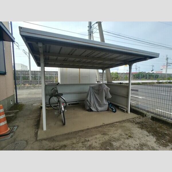 現地周辺 (駐輪場)