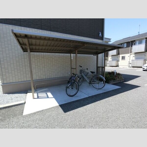 現地周辺 (駐輪場)