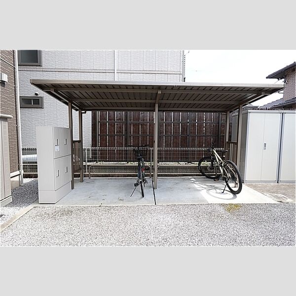 現地周辺 (駐輪場(宅配ボックス有ります))