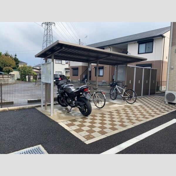 現地周辺 (駐輪場)