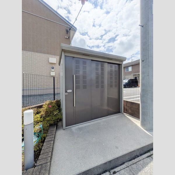 現地周辺 (ゴミ置場)